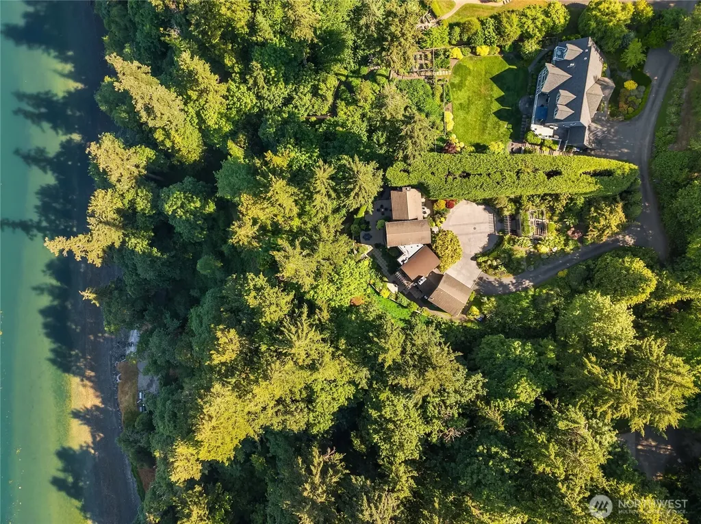 7733 Hansen Road NE Bainbridge Island WA 98110