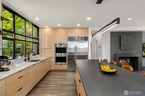 7733 Hansen Road NE Bainbridge Island WA 98110
