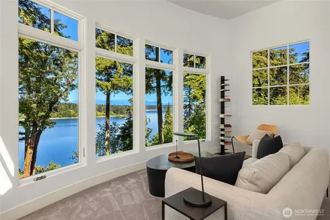 7733 Hansen Road NE Bainbridge Island WA 98110