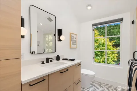 7733 Hansen Road NE Bainbridge Island WA 98110