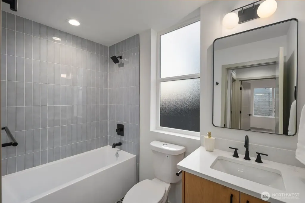5921 32nd Avenue SW Seattle WA 98126