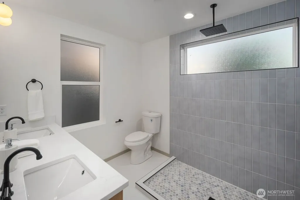5921 32nd Avenue SW Seattle WA 98126
