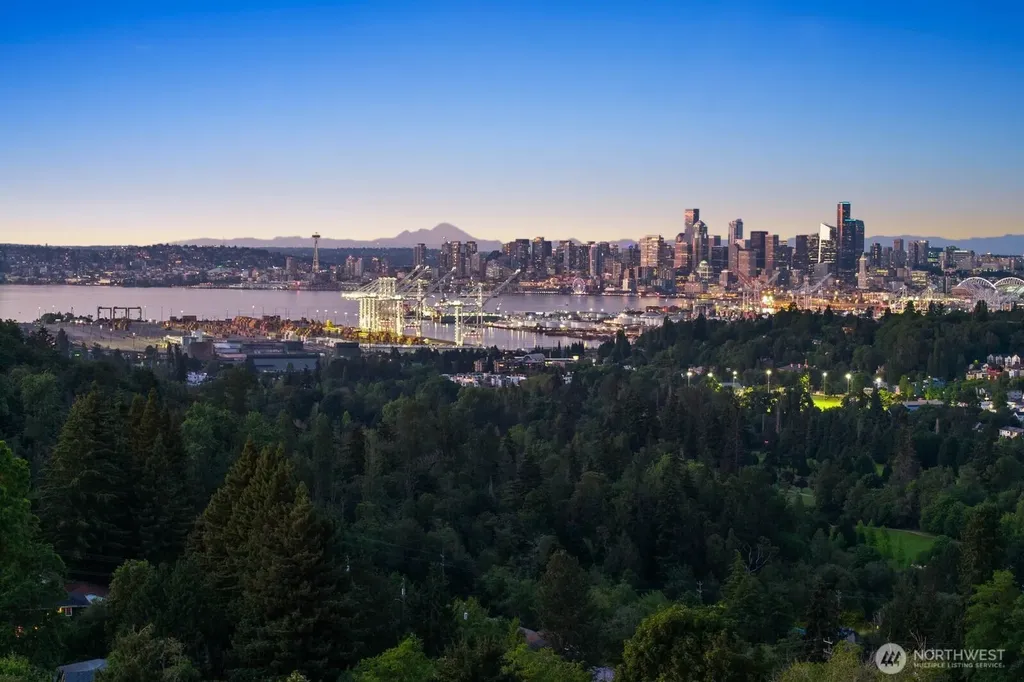 5921 32nd Avenue SW Seattle WA 98126
