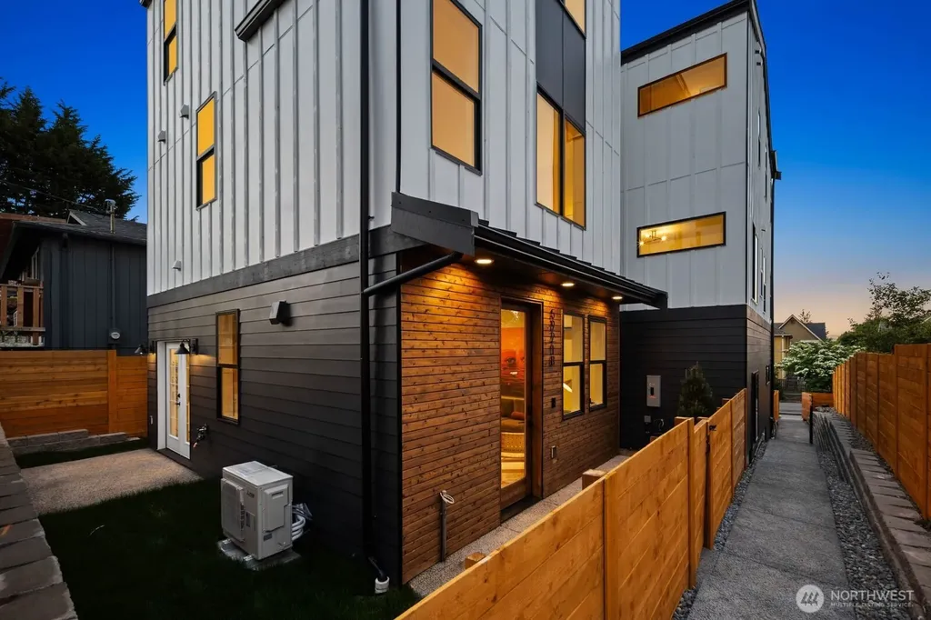 5921 32nd Avenue SW Seattle WA 98126