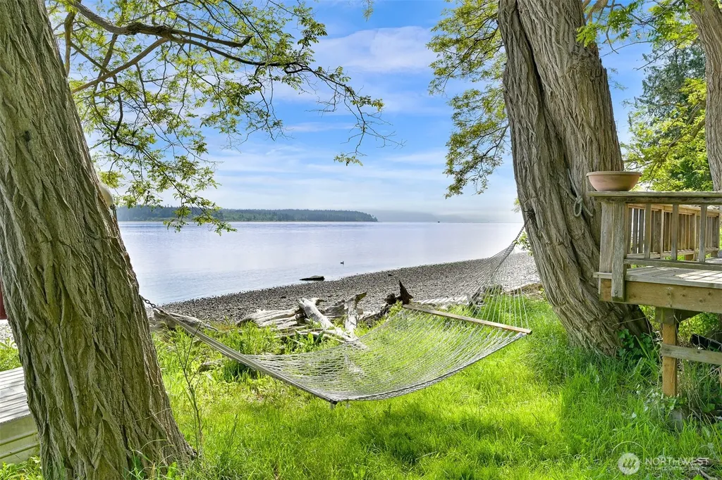 1865 Seacrest Drive Lummi Island WA 98262