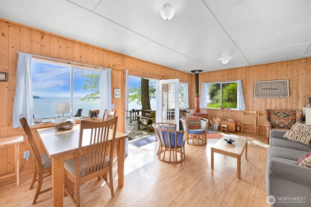 1865 Seacrest Drive Lummi Island WA 98262