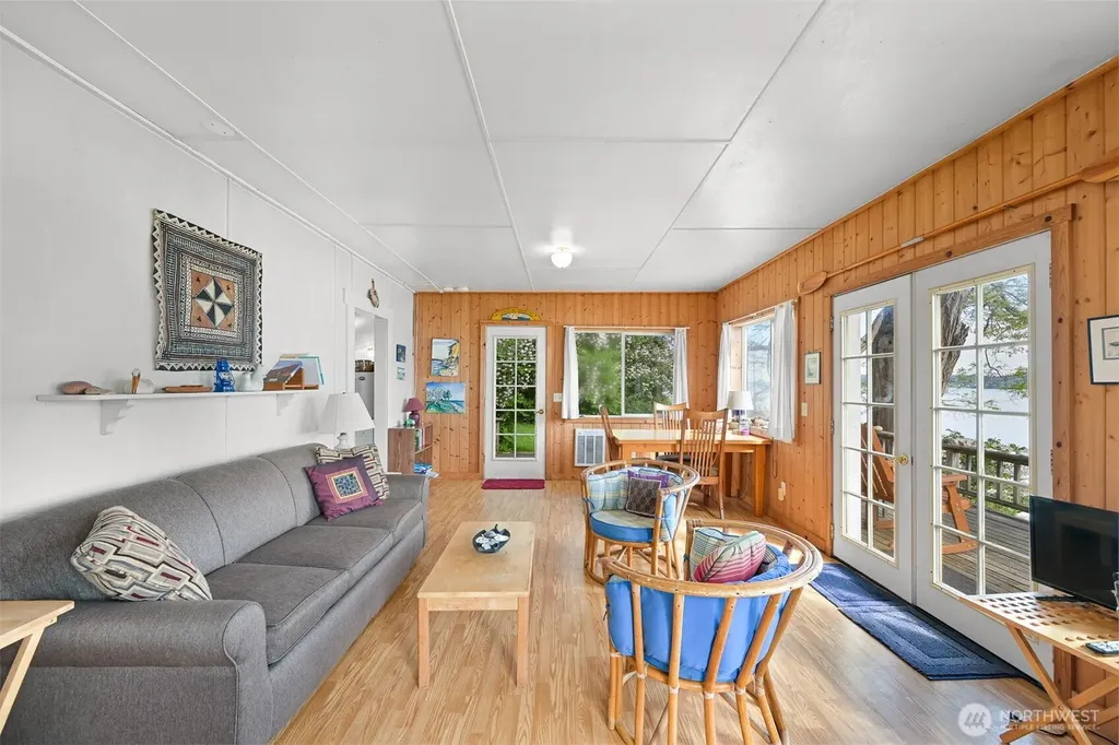 1865 Seacrest Drive Lummi Island WA 98262