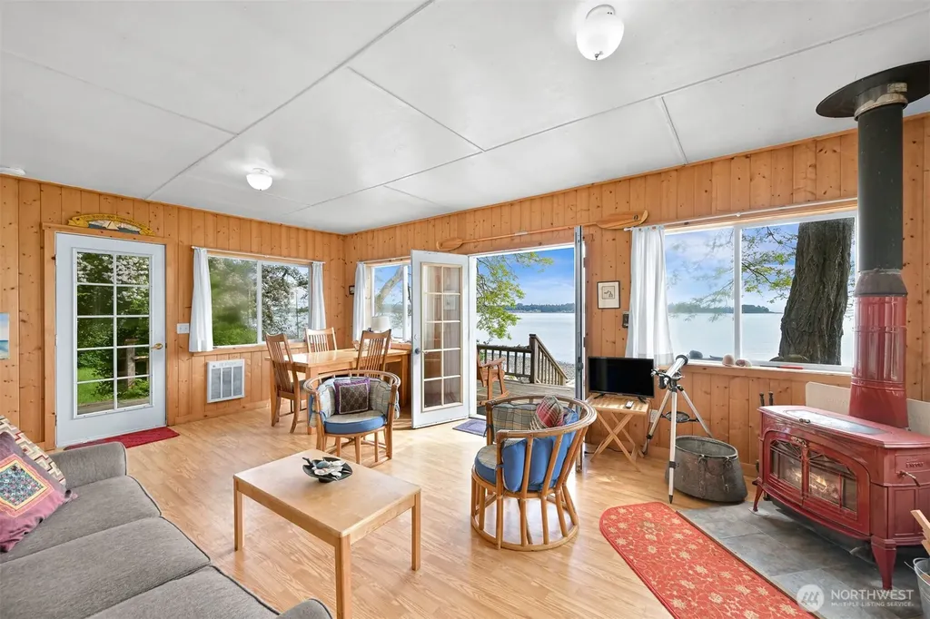 1865 Seacrest Drive Lummi Island WA 98262