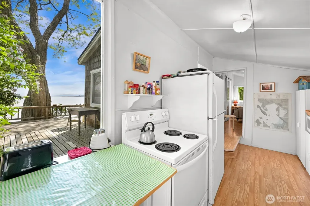 1865 Seacrest Drive Lummi Island WA 98262