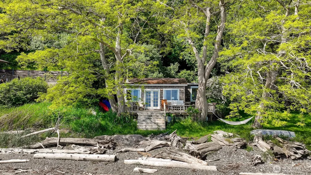 1865 Seacrest Drive Lummi Island WA 98262