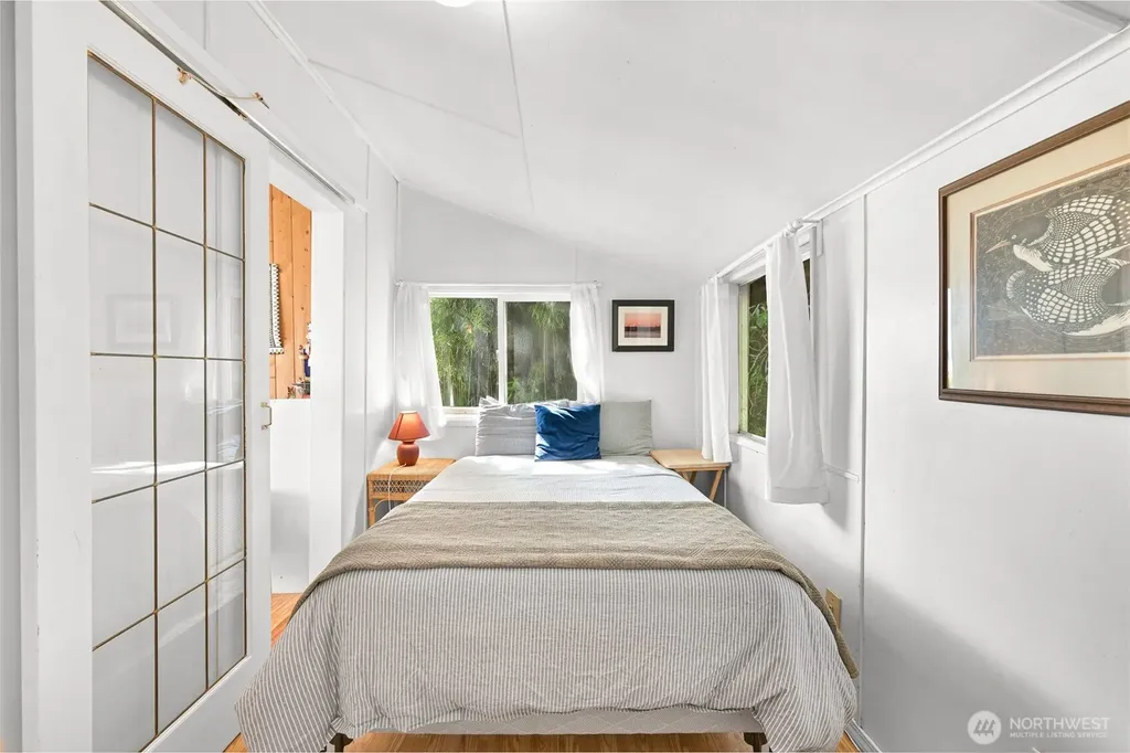 1865 Seacrest Drive Lummi Island WA 98262