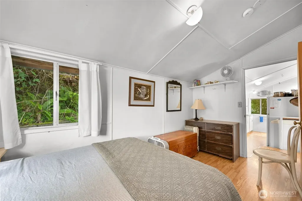 1865 Seacrest Drive Lummi Island WA 98262