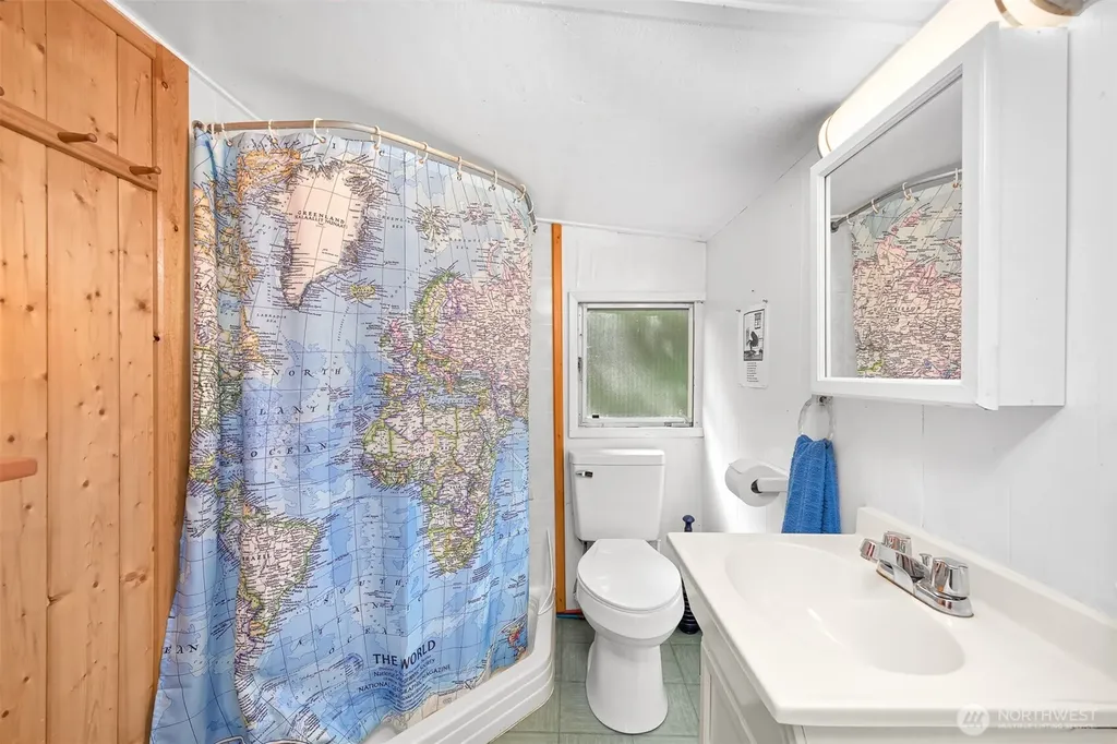 1865 Seacrest Drive Lummi Island WA 98262