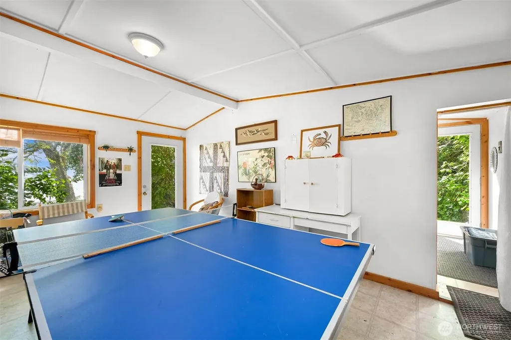 1865 Seacrest Drive Lummi Island WA 98262