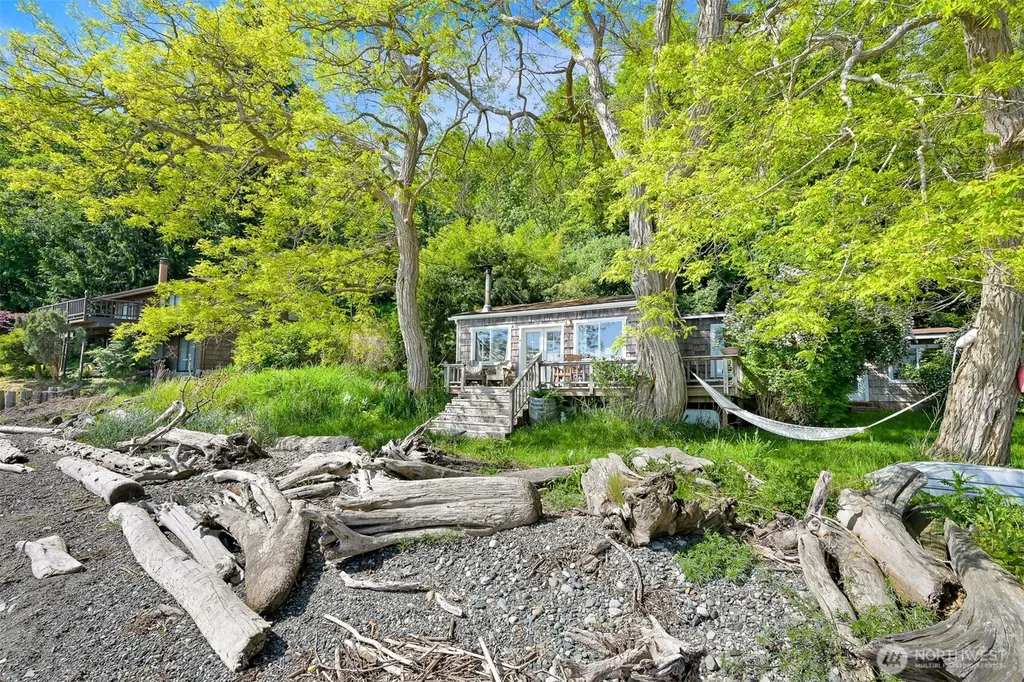 1865 Seacrest Drive Lummi Island WA 98262