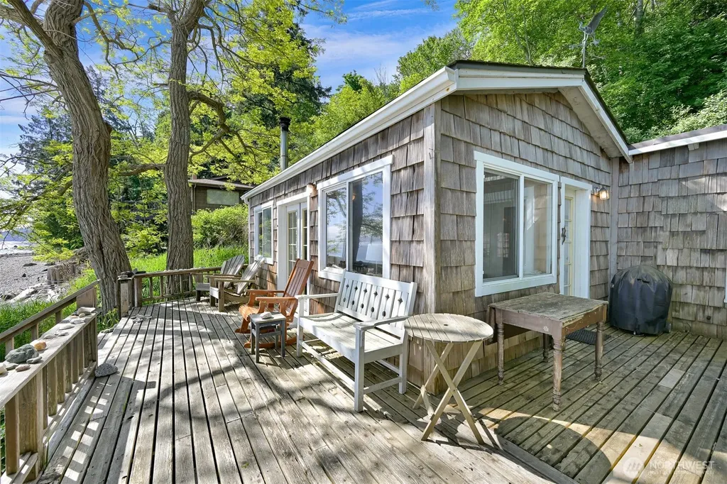 1865 Seacrest Drive Lummi Island WA 98262