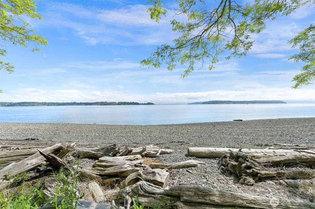 1865 Seacrest Drive Lummi Island WA 98262