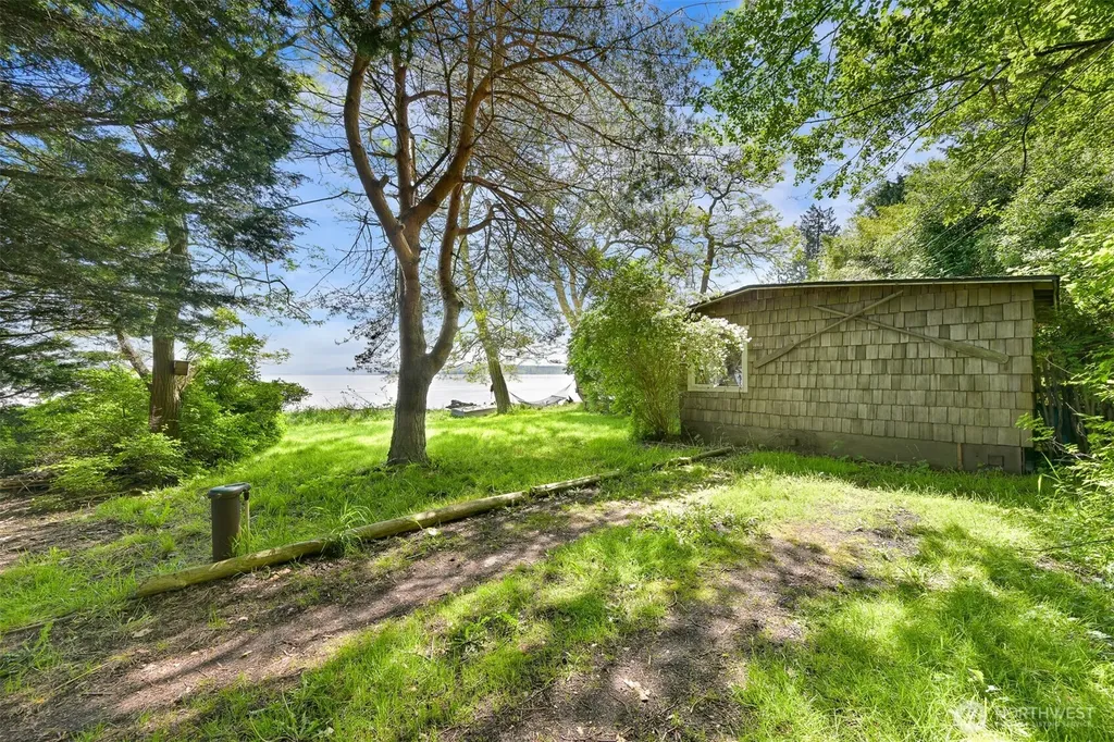 1865 Seacrest Drive Lummi Island WA 98262