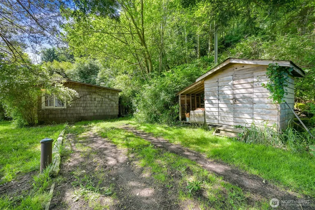 1865 Seacrest Drive Lummi Island WA 98262