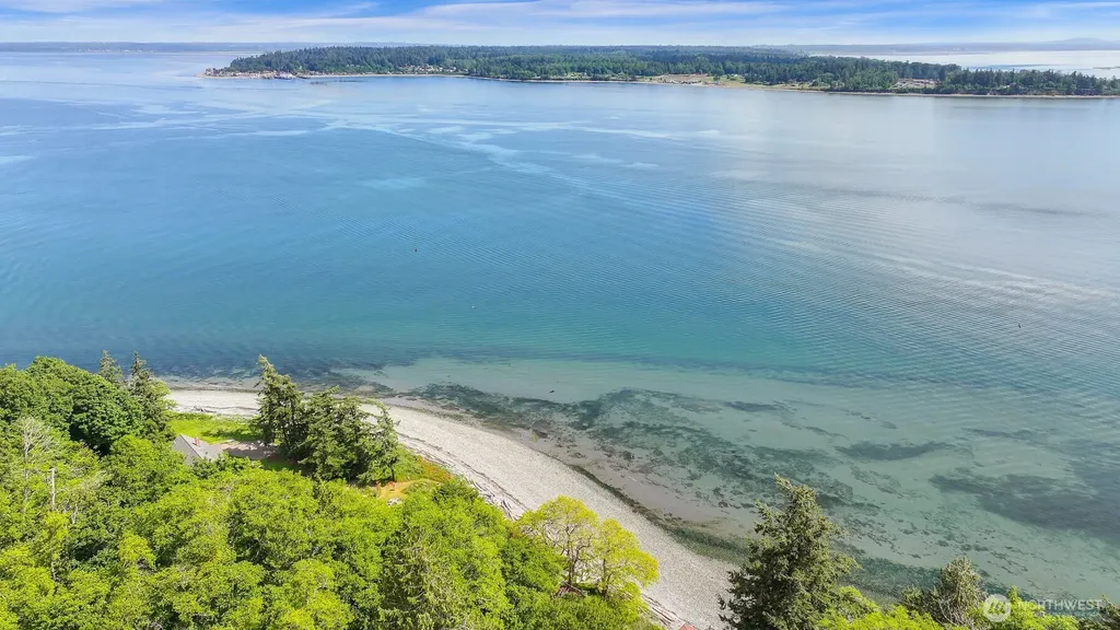 1865 Seacrest Drive Lummi Island WA 98262