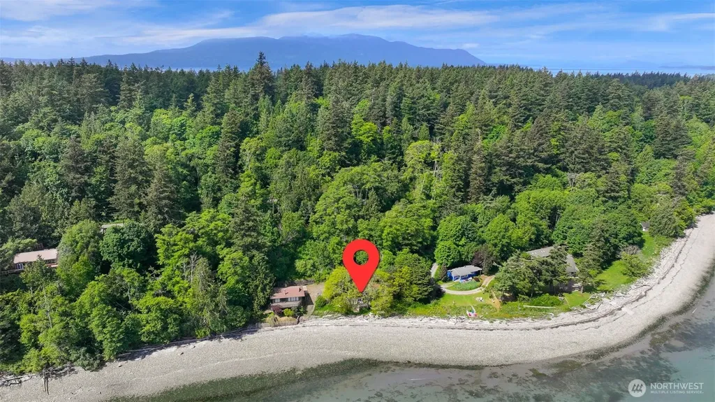 1865 Seacrest Drive Lummi Island WA 98262