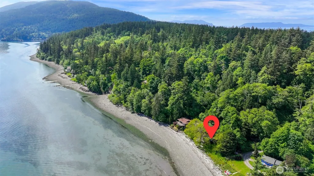1865 Seacrest Drive Lummi Island WA 98262
