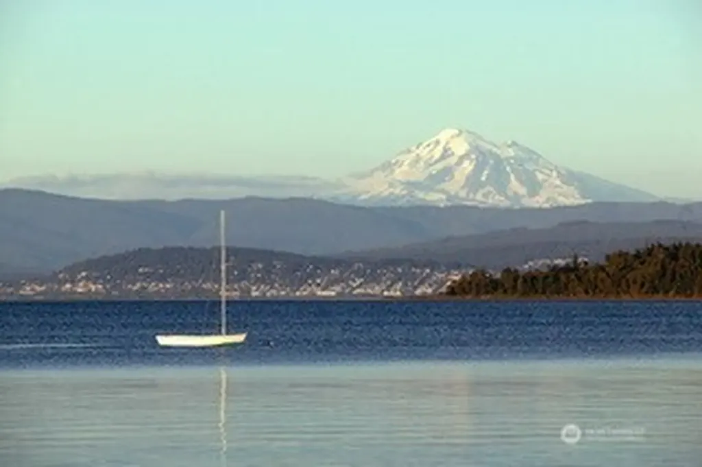1865 Seacrest Drive Lummi Island WA 98262