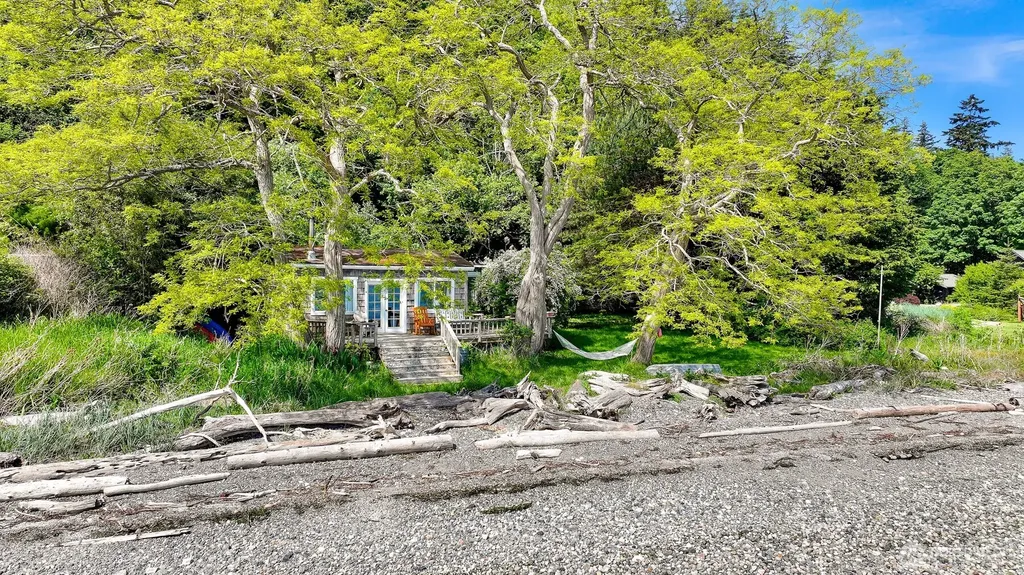 1865 Seacrest Drive Lummi Island WA 98262