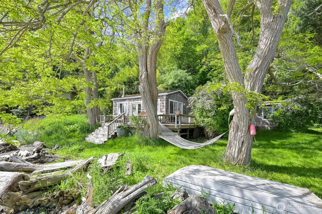 1865 Seacrest Drive Lummi Island WA 98262