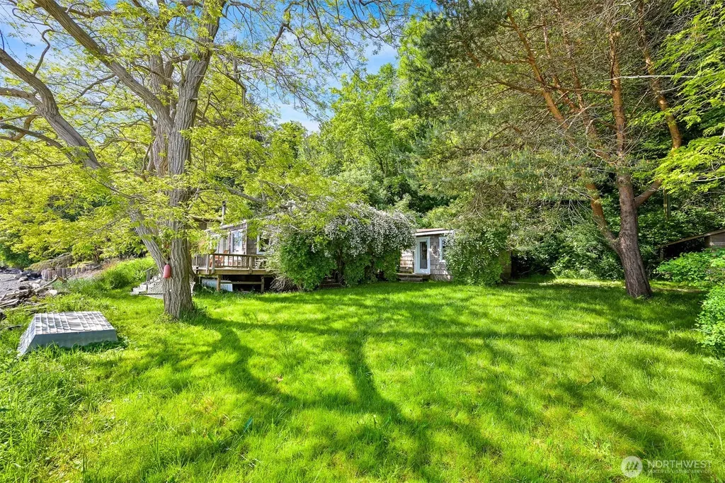 1865 Seacrest Drive Lummi Island WA 98262