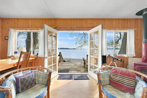 1865 Seacrest Drive Lummi Island WA 98262