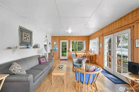1865 Seacrest Drive Lummi Island WA 98262