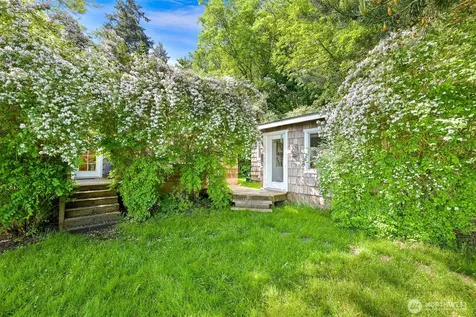 1865 Seacrest Drive Lummi Island WA 98262