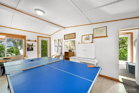 1865 Seacrest Drive Lummi Island WA 98262