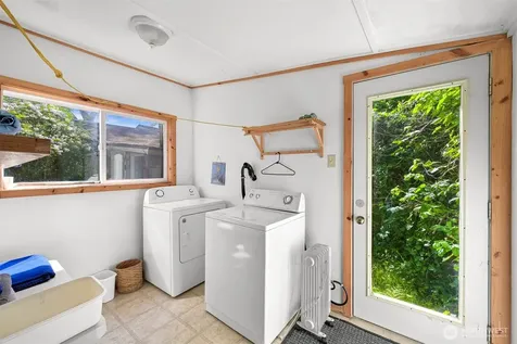 1865 Seacrest Drive Lummi Island WA 98262