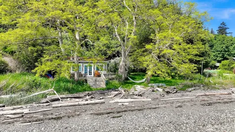 1865 Seacrest Drive Lummi Island WA 98262