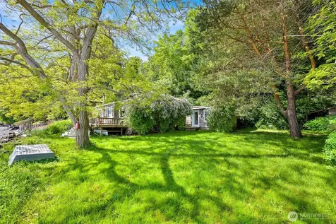 1865 Seacrest Drive Lummi Island WA 98262