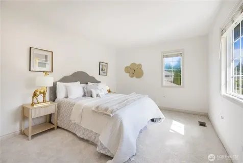 1421 225th Place SE Sammamish WA 98075