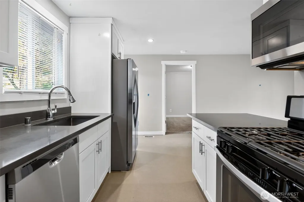 30548 5th Avenue SW Federal Way WA 98023