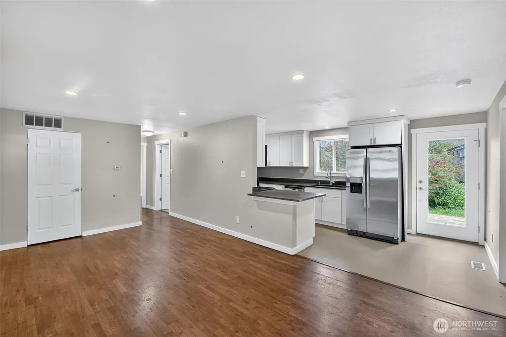 30548 5th Avenue SW Federal Way WA 98023