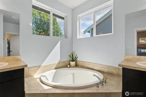 3307 Highlands Boulevard Puyallup WA 98372