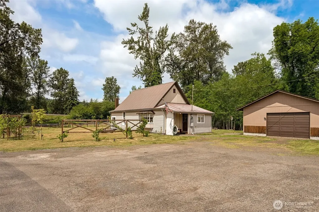 8512 Driftwood Lane Castle Rock WA 98611