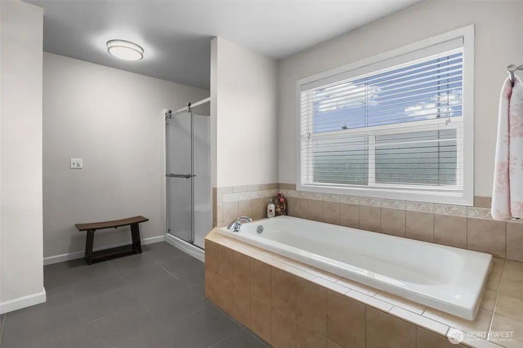 8206 70th Avenue Ct E Puyallup WA 98371