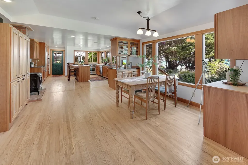 372 Schwartz Road Nordland WA 98358