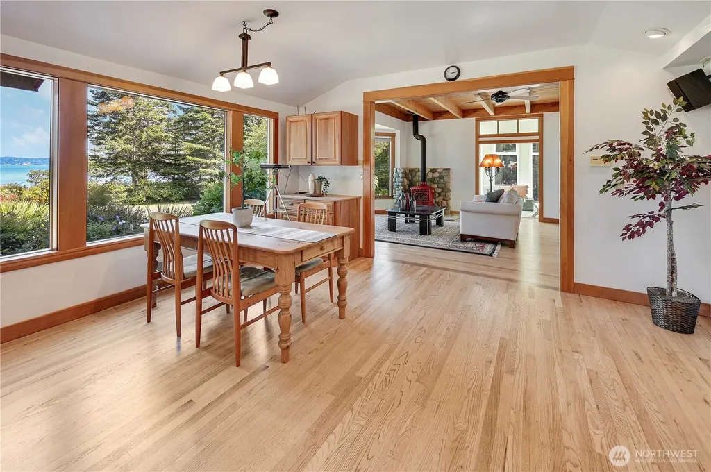 372 Schwartz Road Nordland WA 98358