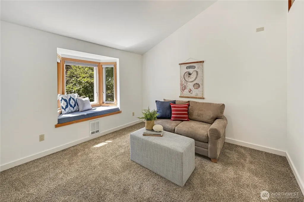 372 Schwartz Road Nordland WA 98358