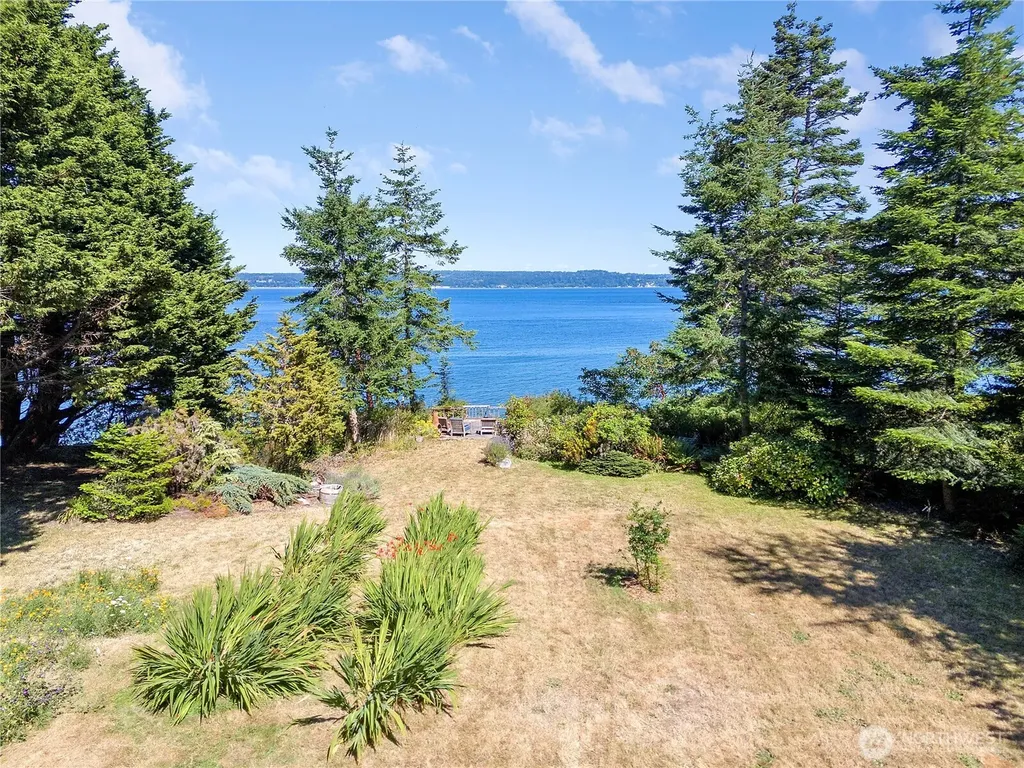 372 Schwartz Road Nordland WA 98358