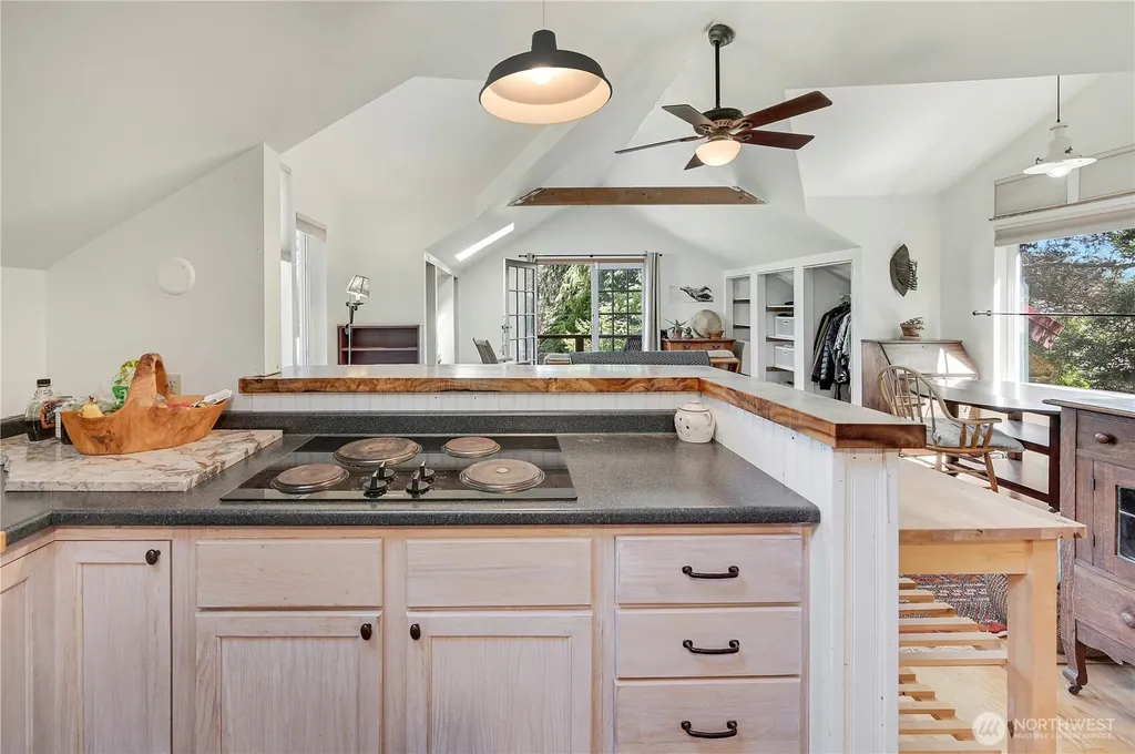 372 Schwartz Road Nordland WA 98358
