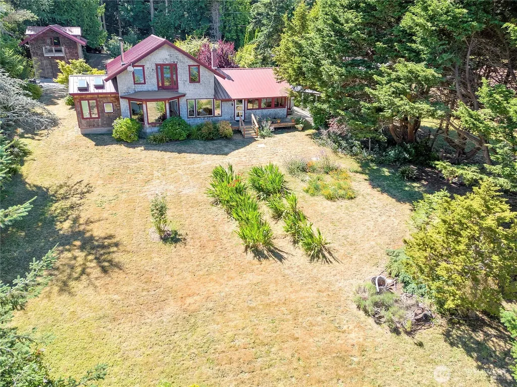 372 Schwartz Road Nordland WA 98358