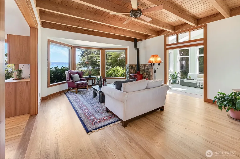 372 Schwartz Road Nordland WA 98358